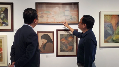 Liberte a inspiração criativa através do modelo de corredor de arte.