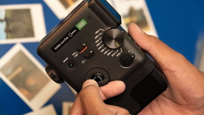 Збережіть спогади за допомогою яскравих фотографій та відео з instax™