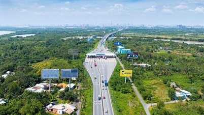 Jalan tol Ho Chi Minh City - Long Thanh - Dau Giay memiliki jalur khusus untuk kendaraan berkecepatan tinggi.