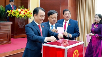 The Chairman of the Provincial People's Council and the Chairman of the Provincial People's Committee of Ca Mau Province were re-elected.