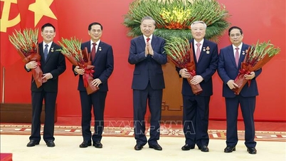 Secretarul general To Lam a prezidat ceremonia de decernare a Ordinului Meritul Militar și a Insignei Partidului.