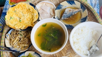 ភ្ញៀវទេសចរមានការភ្ញាក់ផ្អើលយ៉ាងខ្លាំងចំពោះអាហារប្រាំពីរមុខដែលមានតម្លៃត្រឹមតែ ៤៥.០០០ ដុងនៅទីក្រុងហ្វេ ដែលមានមុខម្ហូបពិសេស និងឆ្ងាញ់ពិសារក្នុងស្រុក។