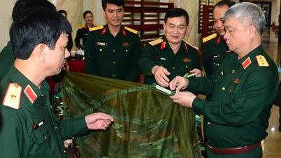جنرل Nguyen Quang Ngoc: تحقیق جاری رکھیں اور بیرکوں کے ماڈلز کے ڈیزائن کو مکمل کریں اور فوجی یونیفارم کو بہتر بنائیں۔