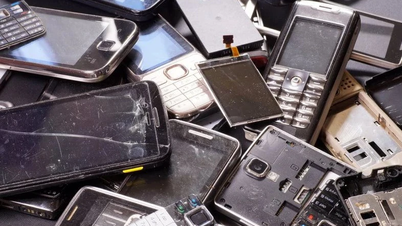 中国では、壊れた携帯電話が「金のなる木」となっている。