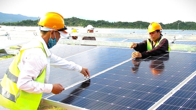 Premiér nařídil posílit úspory elektřiny a rozvíjet solární elektrárny na střechách.