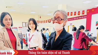 Clienții care depun economii la sucursala Agribank Bac Thanh Hoa au șansa de a câștiga un card VinFast VF5 plus.