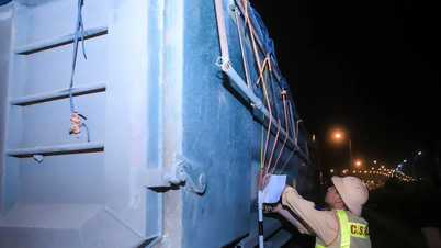 Hanoi: Se vor lua măsuri stricte împotriva vehiculelor care varsă materiale pe drum și a vehiculelor supraîncărcate.