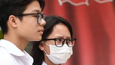 Parents are wondering whether they should choose a school nearly 10km away from home to ensure their child passes the 10th grade entrance exam.