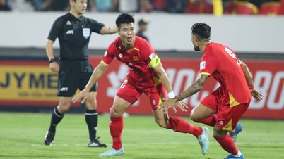 Video of Duy Mạnh's powerful header finding the back of the net against Malaysia.