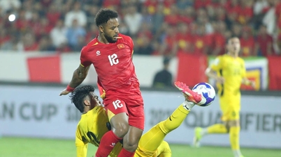 Video duet dinamis ini: Hoang Hen memberikan assist kepada Xuan Son dalam mencetak gol.