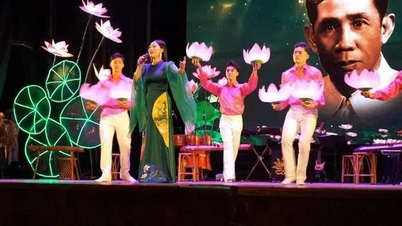 Kalpten gelen bu melodiler, merhum Genel Sekreter Le Duẩn'a duyulan sevgi ve saygıyı ifade ediyor.