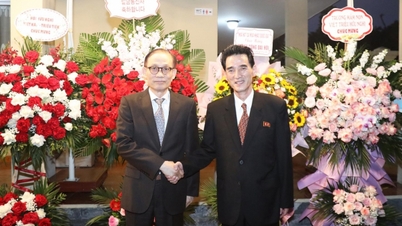 Ahli Politburo dan Menteri Hal Ehwal Luar Negeri Le Hoai Trung menghadiri majlis resepsi yang meraikan Kongres ke-9 Parti Pekerja Korea.