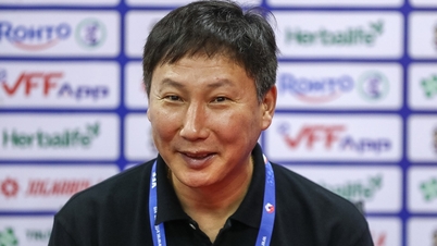 El entrenador Kim Sang Sik agradeció a Xuan Son y Hoang Hen.
