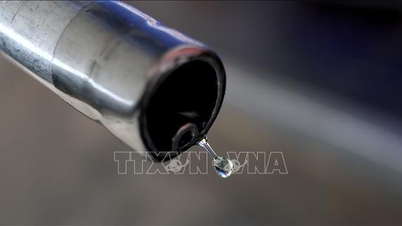 Harga minyak turun setelah AS memperpanjang gencatan senjata dengan Iran.