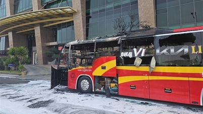 Sleeper bus catches fire in Nha Trang coastal city.