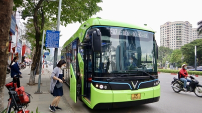 Starting today, April 1st, Hanoi will operate 10 additional electric bus routes.