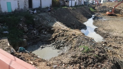 The Dien Khanh Ancient Citadel, a national historical site, faces the risk of pollution and encroachment.