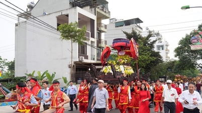 Tay Phuong Pagodası'ndaki 2026 Ulusal Geleneksel Festivali ziyaretçilerini ağırlamaya hazır.