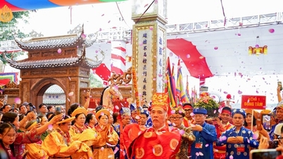 Bat Trang Festival: Behoud van erfgoed, verspreiding van traditionele culturele waarden.