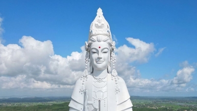 The 125-meter-tall statue of the Bodhisattva Avalokiteshvara in Quang Ngai: The largest spiritual structure in Southeast Asia.