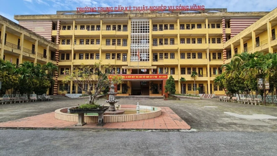 Phu Tho : Accueil de tout le personnel et des enseignants de l'école professionnelle Song Hong après la fusion.