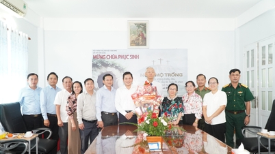 គណៈកម្មាធិការរណសិរ្សមាតុភូមិវៀតណាមខេត្តបានទៅសួរសុខទុក្ខ និងអបអរសាទរដល់ស្ថាប័នសាសនាកាតូលិក និងប្រូតេស្តង់ក្នុងឱកាសបុណ្យ Easter។