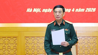 General Phan Van Giang: Accelerate the development of modern weapons.