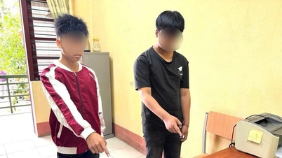 Lao Cai: Eş zamanlı denetimler, öğrencilerin okula tehlikeli kesici aletler getirdiğini ortaya çıkardı.