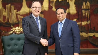 The Prime Minister held discussions with the Russian and South Korean ambassadors on energy security.