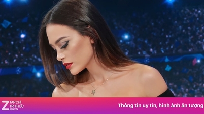 ពិធីការិនី​ស្រី​រូប​នេះ​បាន​ធ្វើ​ឱ្យ​អ្នក​គាំទ្រ​មិន​អាច​ផ្តោត​អារម្មណ៍​លើ​បាល់ទាត់​បាន​ឡើយ។