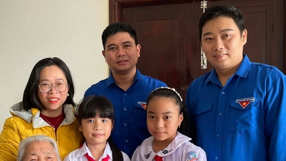 Gìn giữ thơ ca dân gian từ những người mẹ anh hùng