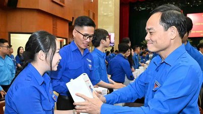 Youth union members and young people have proposed many issues to the leaders of Ho Chi Minh City.