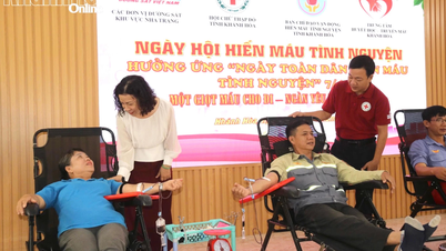 Près de 200 responsables, ouvriers et employés de la Phu Khanh Railway Joint Stock Company ont participé à un don de sang volontaire.