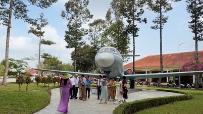 A close-up view of the Yak-40 aircraft that once served President Ton Duc Thang.