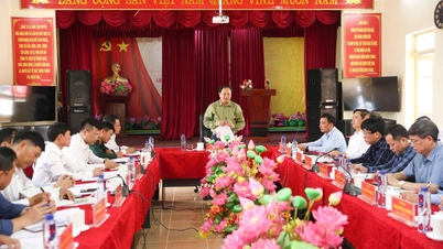 성(省) 당 상임위원회 실무단은 시로라우(四夏lau) 면에서 활동했다.