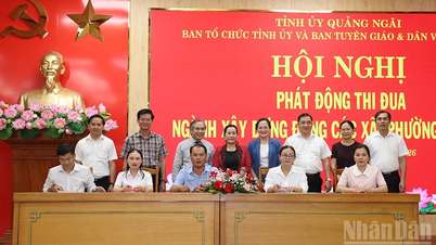 Quang Ngai, parti yapılanmasında köy, mahalle ve özel bölge düzeylerinde örnek teşkil edecek bir hareket başlattı.
