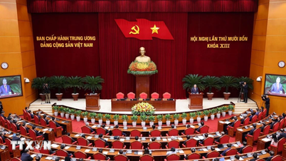 A Vietnami Kommunista Párt Központi Bizottságának 2. konferenciájának következtetése a társadalmi-gazdasági fejlesztési tervről, amely a „kétszámjegyű” növekedési cél eléréséhez kapcsolódik.