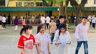 Hanoi: 12. sınıf giriş sınavlarındaki düşük puanlar, mezuniyetin gerçekleşmeme olasılığı konusunda endişeleri artırıyor.