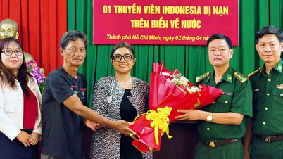 The crew members who were adrift at sea were handed over to the Indonesian Consulate General.