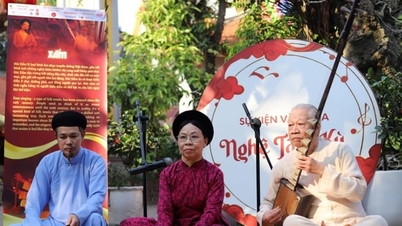 Resan för att återföra traditionell vietnamesisk opera (cheo) till en ung publik.