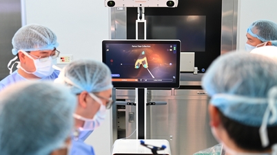 Robot AI przeprowadza operację wymiany stawu kolanowego, umożliwiając pacjentom stanie na nogach po zabiegu.