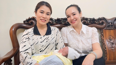 O familie fără copii adoptă un nou-născut abandonat în secția Thien Huong.