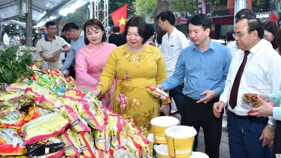 เทศกาลสหกรณ์ไฮฟองจัดแสดงผลิตภัณฑ์จากสหกรณ์การเกษตรหลายร้อยรายการ รวมถึงสินค้าพื้นเมืองขึ้นชื่อของภูมิภาค