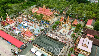 A khmer kultúra élénk színei ragyogó hangulatot kölcsönöznek a turizmusnak.
