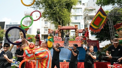 Watch circus performances, enjoy delicious food, and experience the culture of all three regions of Vietnam at the Ho Chi Minh City Tourism Festival.