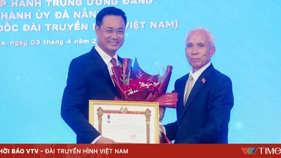 De Laotiaanse Partij en Staat hebben de Arbeidsorde van de Tweede Klasse toegekend aan Le Ngoc Quang, secretaris van het partijcomité van Da Nang.