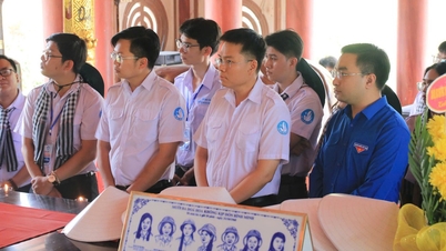 นักเรียนจากนครโฮจิมินห์เยี่ยมชมสถานที่ทางประวัติศาสตร์ในจังหวัดเหงะอาน