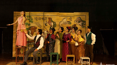 Bak kulissene til Pygmalion-forestillingen ved Hanoi University of Theatre and Film.