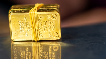 Gold price update today, noon April 4, 2026: SJC gold price, 24k 9999 gold price, gold ring price, world gold price.