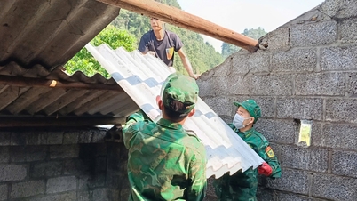 Dam Thuy Border Guard Station assists local people in overcoming the consequences of storms and tornadoes - Cao Bang Online Newspaper